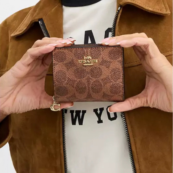 Cartera Coach Café Metálico CCL96